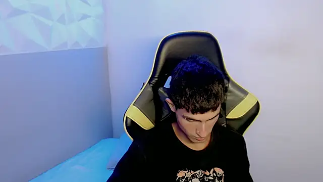 Snapshot of Akyra_latinn chatting on February 17, 2:13 pm Akyra latinn online show from February 17, 2:13 pm