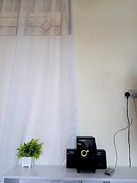 Snapshot of Silk_Hennessy chatting on February 19, 10:44 am Silk Hennessy online show from February 19, 10:44 am