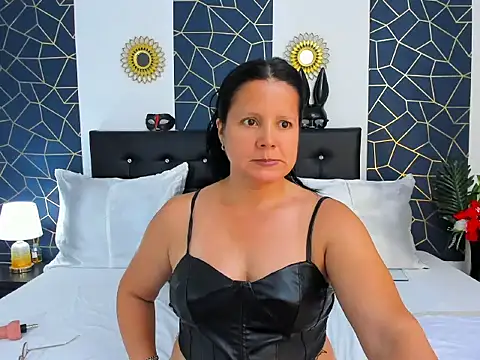 Snapshot of KikyNaughty chatting on February 16, 8:16 pm KikyNaughty online show from February 16, 8:16 pm