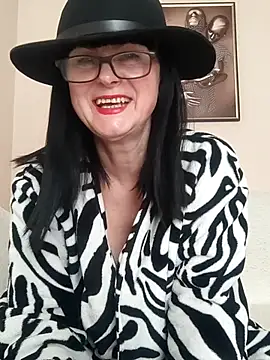 AliceSwan57 online show from April 26, 12:36 pm