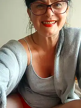 Snapshot of AliceSwan57 chatting on May 25, 9:37 am AliceSwan57 online show from May 25, 9:37 am