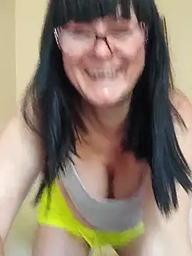 Snapshot of AliceSwan57 chatting on June 1, 8:16 am AliceSwan57 online show from June 1, 8:16 am