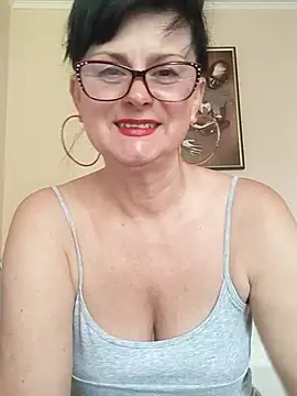 Snapshot of AliceSwan57 chatting on June 10, 6:56 am AliceSwan57 online show from June 10, 6:56 am