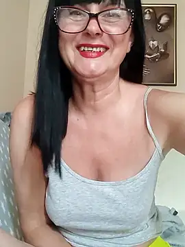 Snapshot of AliceSwan57 chatting on June 12, 8:13 am AliceSwan57 online show from June 12, 8:13 am