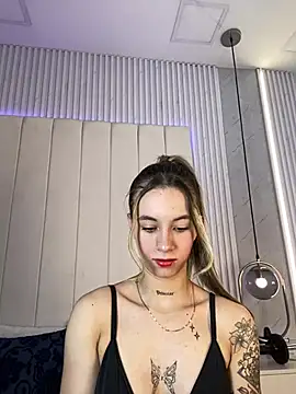 JuliaColemann online show from February 5, 12:21 pm