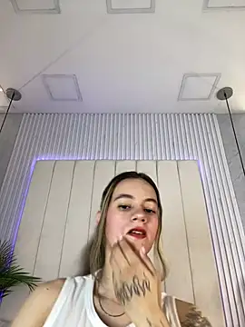 JuliaColemann online show from March 14, 12:10 pm