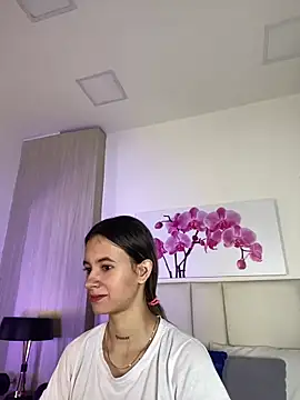 JuliaColemann online show from June 2, 11:56 am