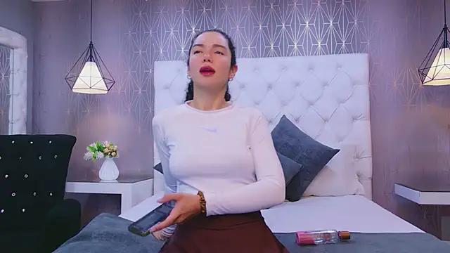 Snapshot of RoxanaAngel chatting on February 8, 11:13 am RoxanaAngel online show from February 8, 11:13 am