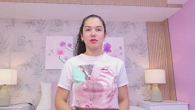 Snapshot of RoxanaAngel chatting on February 23, 4:59 pm RoxanaAngel online show from February 23, 4:59 pm