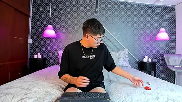 Evie demn online show from February 11, 8:25 pm