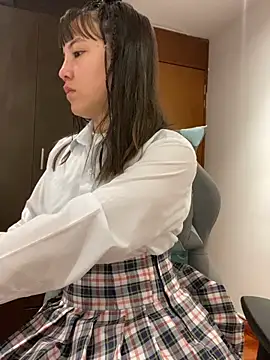 Snapshot of Sweet_t3Em chatting on May 17, 9:06 am Sweet t3Em online show from May 17, 9:06 am