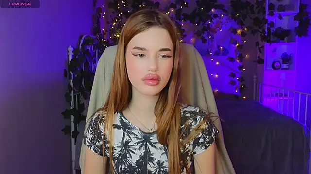 Snapshot of Anna_Lumina chatting on February 10, 8:57 pm Anna Lumina online show from February 10, 8:57 pm