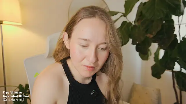 Snapshot of Scarlett_NoirMuse chatting on February 17, 4:35 pm Scarlett NoirMuse online show from February 17, 4:35 pm