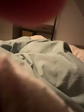 yourlittleboy123 online show from January 18, 12:14 am