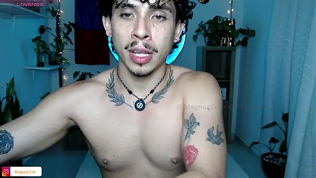 Snapshot of Magnuz_Col chatting on February 12, 3:23 am Magnuz Col online show from February 12, 3:23 am