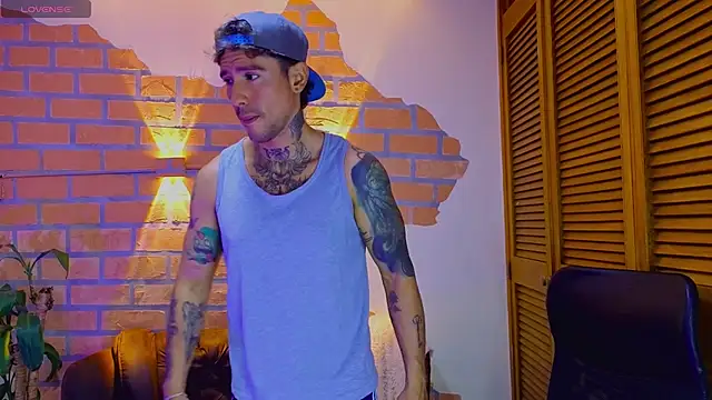 Snapshot of mister_eithan chatting on January 19, 2:48 am mister eithan online show from January 19, 2:48 am