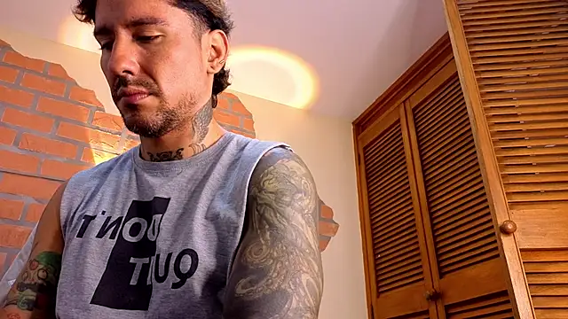 Snapshot of mister_eithan chatting on February 2, 2:21 am mister eithan online show from February 2, 2:21 am