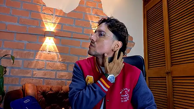 Snapshot of mister_eithan chatting on February 7, 2:26 am mister eithan online show from February 7, 2:26 am