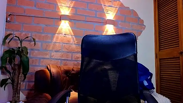 Snapshot of mister_eithan chatting on February 14, 2:41 am mister eithan online show from February 14, 2:41 am