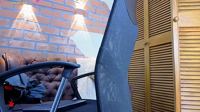 Snapshot of mister_eithan chatting on March 2, 5:08 am mister eithan online show from March 2, 5:08 am