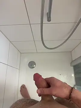 Snapshot of tony3729 chatting on February 8, 1:25 pm tony3729 online show from February 8, 1:25 pm