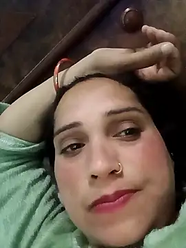 Snapshot of Cute-karisma1234 chatting on January 19, 4:00 pm Cute-karisma1234 online show from January 19, 4:00 pm