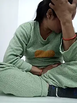 Snapshot of Cute-karisma1234 chatting on February 5, 5:28 pm Cute-karisma1234 online show from February 5, 5:28 pm