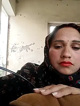 Snapshot of Cute-karisma1234 chatting on February 8, 1:53 am Cute-karisma1234 online show from February 8, 1:53 am