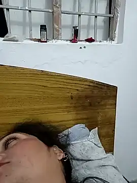 Snapshot of Cute-karisma1234 chatting on February 9, 4:22 pm Cute-karisma1234 online show from February 9, 4:22 pm