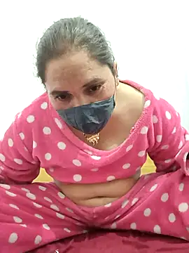 Snapshot of Cute-karisma1234 chatting on February 18, 2:46 pm Cute-karisma1234 online show from February 18, 2:46 pm