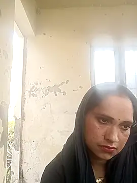 Snapshot of Cute-karisma1234 chatting on February 25, 9:30 am Cute-karisma1234 online show from February 25, 9:30 am