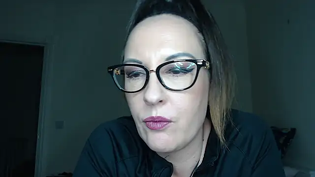 Snapshot of PsychicDominatrix chatting on February 10, 8:35 pm PsychicDominatrix online show from February 10, 8:35 pm