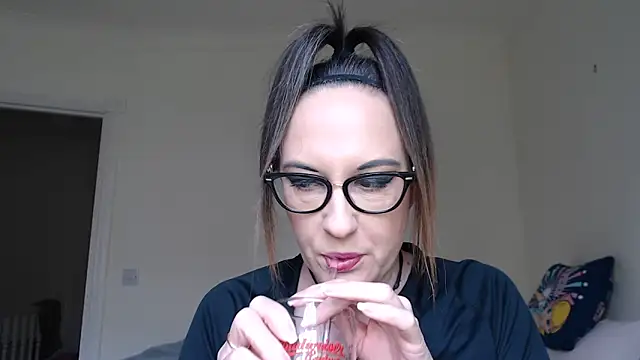 Snapshot of PsychicDominatrix chatting on February 13, 1:40 pm PsychicDominatrix online show from February 13, 1:40 pm