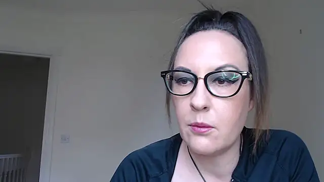 Snapshot of PsychicDominatrix chatting on March 21, 10:09 am PsychicDominatrix online show from March 21, 10:09 am