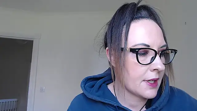 Snapshot of PsychicDominatrix chatting on April 6, 12:28 pm PsychicDominatrix online show from April 6, 12:28 pm