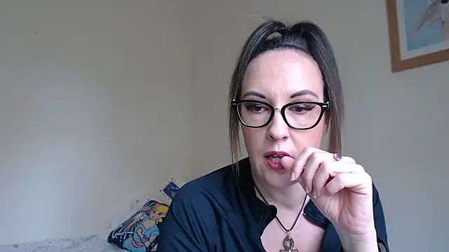 Snapshot of PsychicDominatrix chatting on April 9, 11:04 am PsychicDominatrix online show from April 9, 11:04 am