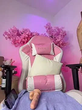 Snapshot of Doll_Luna_ chatting on February 10, 3:21 am Doll Luna online show from February 10, 3:21 am