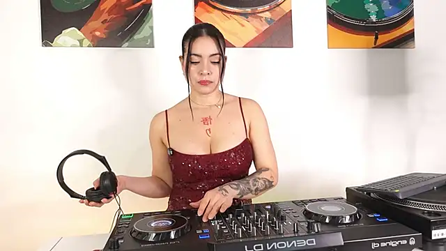 Snapshot of SatyaDj chatting on February 12, 6:14 pm SatyaDj online show from February 12, 6:14 pm