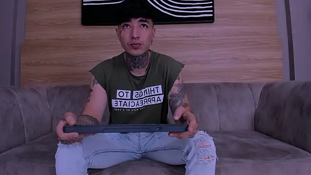 Evan hott online show from January 19, 1:26 pm