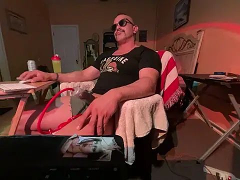 Snapshot of daddydonkey84 chatting on February 9, 7:12 am daddydonkey84 online show from February 9, 7:12 am