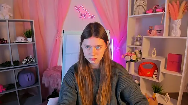 Snapshot of CelestineMauriac chatting on February 14, 6:15 pm CelestineMauriac online show from February 14, 6:15 pm