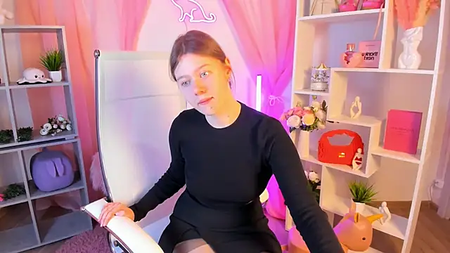 Snapshot of CelestineMauriac chatting on February 15, 6:15 pm CelestineMauriac online show from February 15, 6:15 pm