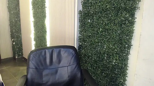 liliana pink online show from April 8, 7:19 am