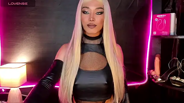 LovelyX0X0 online show from March 13, 9:10 pm