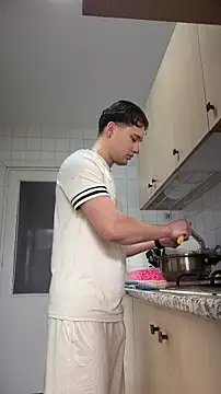 Snapshot of Massimo_Fiore chatting on February 8, 2:09 pm Massimo Fiore online show from February 8, 2:09 pm