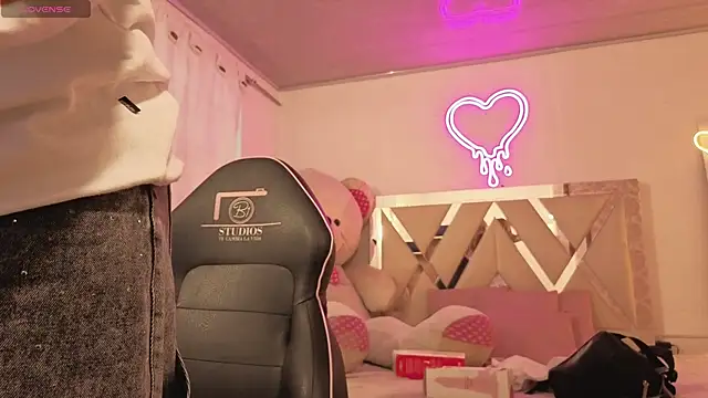 SABRIINA TAY online show from April 4, 11:40 am