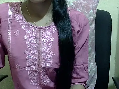 Snapshot of Khushi_v chatting on February 17, 3:19 pm Khushi v online show from February 17, 3:19 pm