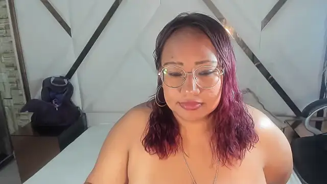 Snapshot of Shara_Oz chatting on February 16, 2:51 am Shara Oz online show from February 16, 2:51 am