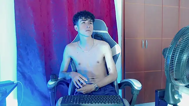 Snapshot of Johnny_cagee_ chatting on February 5, 1:10 am Johnny cagee online show from February 5, 1:10 am