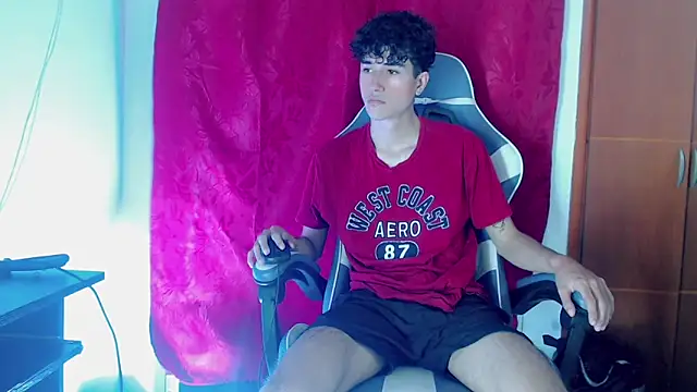 Snapshot of Johnny_cagee_ chatting on February 12, 12:27 am Johnny cagee online show from February 12, 12:27 am